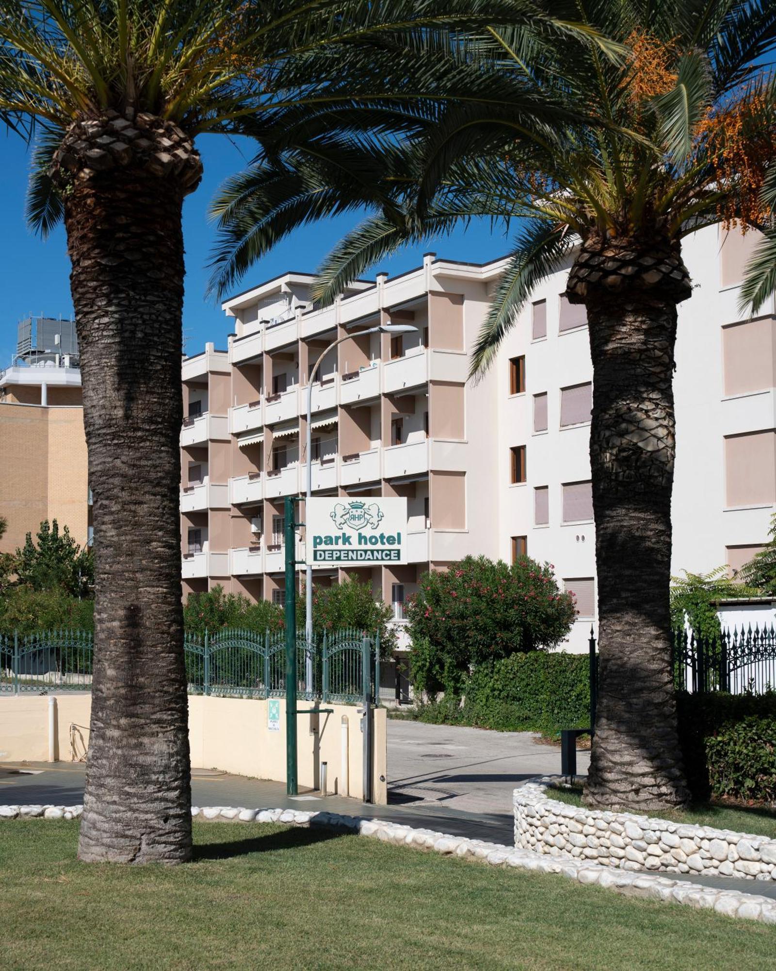 Park Hotel & Dependance Con Spiaggia 마르틴시쿠로 외부 사진